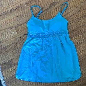 Teal lululemon tank with built in bra good condition.